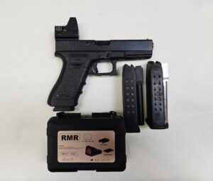 Glock 22 .40 Semi-Auto Pistol with 9mm and .357 SIG Barrels/Mags (516K)